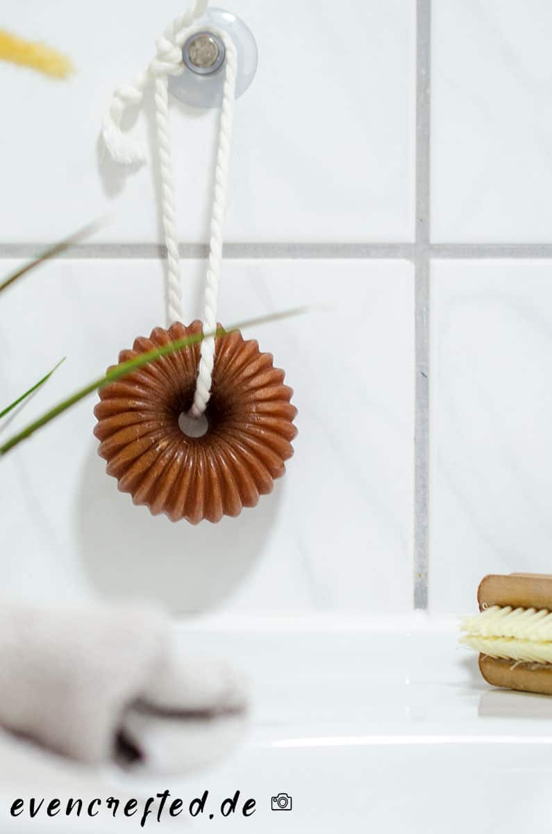 Seife mit Kordel- Anleitung für DIY Kosmetik | evencrafted.de ♥ DIY & Naturkosmetik Blog